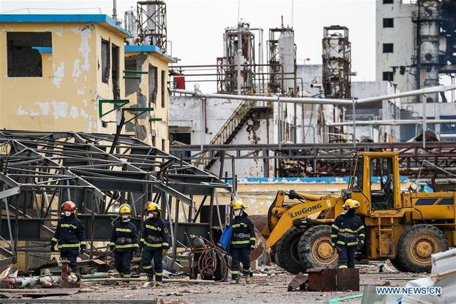 Rescuers work at the site of an explosion at a chemical industrial park in Xiangshui County of Yancheng, east China's Jiangsu Province, March 22, 2019. The death toll from an explosion in a chemical plant in east China's Jiangsu Province has risen to 64 as of 7 a.m. Saturday, authorities said. [Photo: Xinhua]