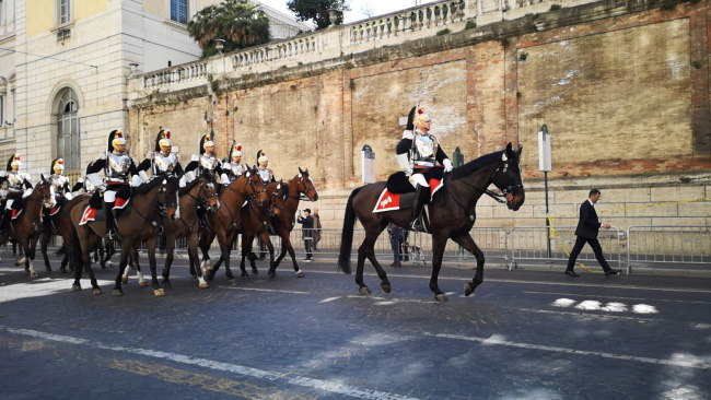 An escort of guards on horseback greets President Xi Jinping in Rome, Italy on Friday, March 22, 2019. [Photo: China Plus]