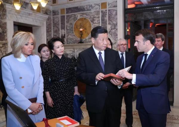 The Analects of Confucius is given as a national gift of France to Chinese President Xi Jinping by his French counterpart, Emmanuel Macron in Nice, France on Sunday, March 24, 2019. [Photo: Xinhua]