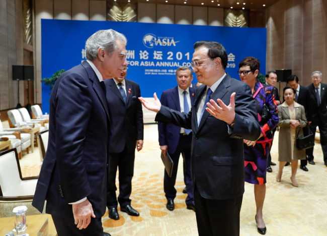 Chinese Premier Li Keqiang meets with members of the BFA board of directors in Boao, Hainan Province on Wednesday, March 27, 2019. [Photo: gov.cn]