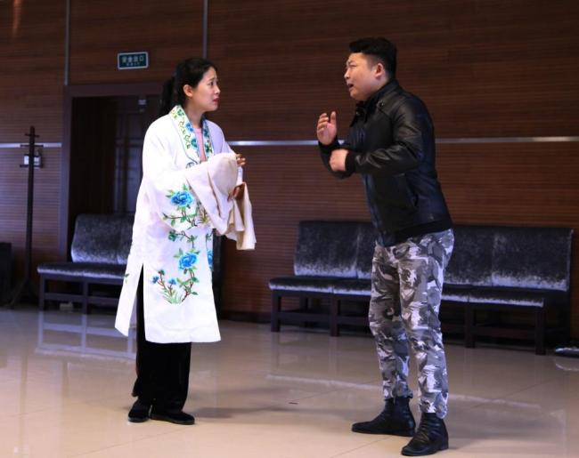 Wu Meilian(left) rehearsed with Wei Guang on March 19th, 2019. [Photo: Chinaplus/Yin Xiuqi]