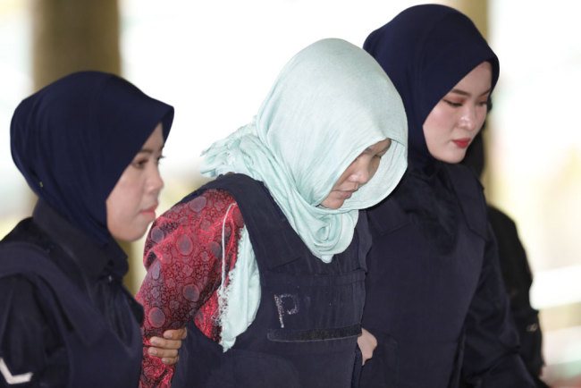 Vietnamese Doan Thi Huong, center, is escorted by police as she arrives at Shah Alam High Court in Shah Alam, Malaysia, Monday, April 1, 2019. [Photo: AP/Vincent Thian]