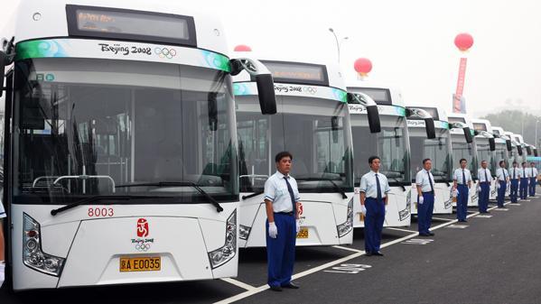 First generation of electric buses used in 2008 [Photo：courtesy of the Beijing Public Transport Corporation]