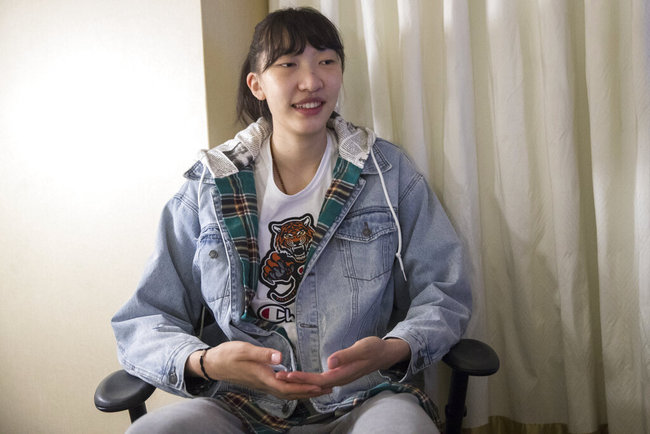 In this Monday, April 8, 2019, photo Chinese basketball player Han Xu smiles during an interview with The Associated Press in New York. Xu impressed WNBA coaches and general managers with her play at the FIBA World Championship last fall. Now the young 6-foot-9 star is looking to be the first Chinese player drafted in the WNBA since 1997. [Photo: AP]