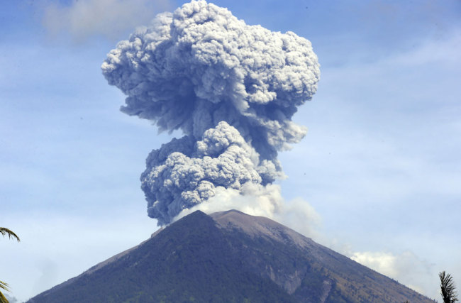 Mount Agung spews ash and smoke in Karangasem, Bali, Indonesia, Tuesday, July 3, 2018. [File photo: AP/Firdia Lisnawati]