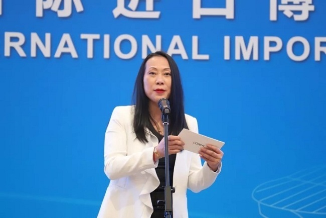 Lan Zhenzhen, Vice President of L'Oreal China, speaks about L'Oreal's plan for the 2nd CIIE. [Photo: Chinaplus]