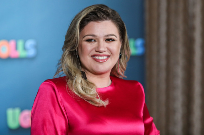 Singer Kelly Clarkson arrives at STX Entertainment's 'UglyDolls' Photo Call held at The Four Seasons Hotel in Beverly Hills, California on April 13, 2019. [Photo: IC]