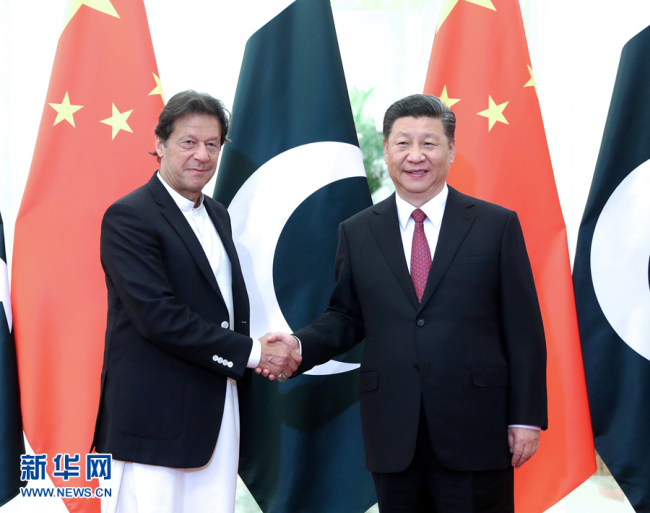 Chinese President Xi Jinping meets with Pakistani Prime Minister Imran Khan in Beijing on April 28, 2019. [Photo: Xinhua]