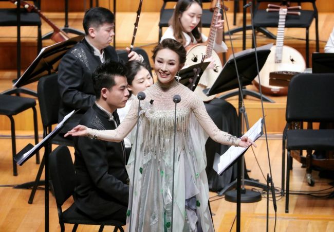 Pei Changjia singing Birds’ Heaven in the concert held by CNTO on March 6th, 2019. [Photo Courtesy of CNTO]