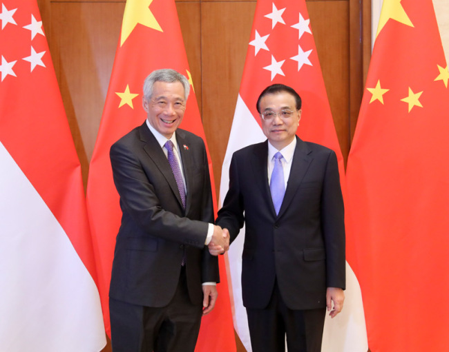 Chinese Premier Li Keqiang meets with Singaporean Prime Minister Lee Hsien Loong in Beijing on April 29, 2019. [Photo: gov.cn]