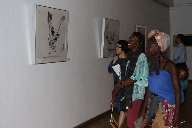 Visitors enjoy the art works displayed at the Second Belt and Road Afro-Sino Art Exhibition launched by the National Gallery of Zimbabwe on Monday, April 29, 2019. [Photo: China Plus/Gao Junya]