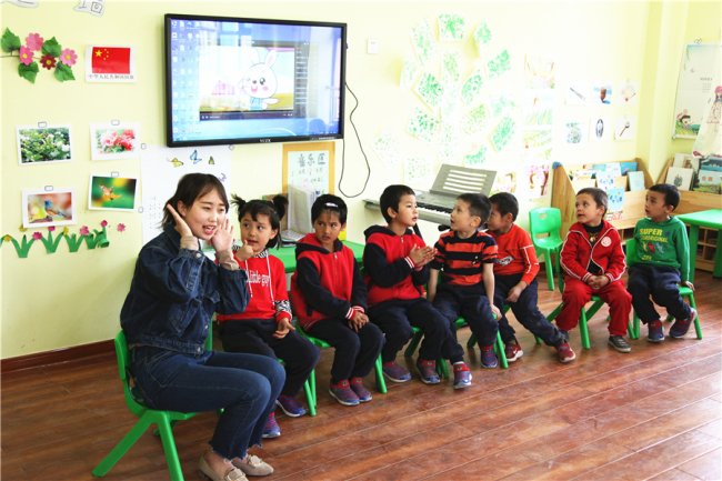 Young village teacher take care of Uyghur children in Xinjiang