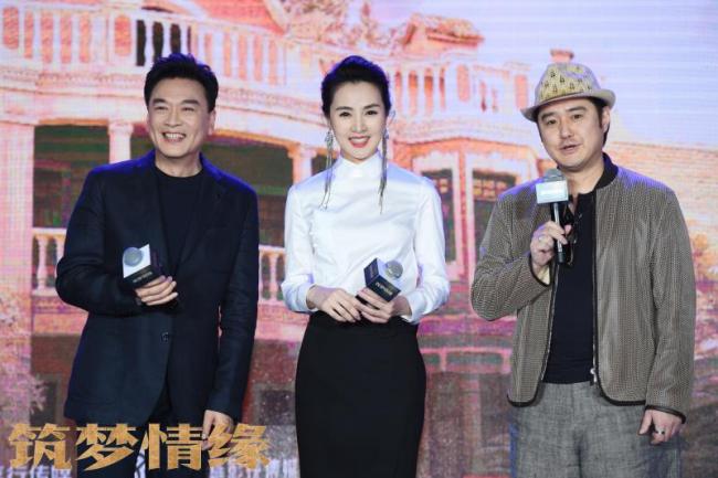 Actress Jiang Hongbo (center) promotes a new TV drama on Chinese architects in Shanghai in the 1920s titled "Zhu Meng Qing Yuan" (筑梦情缘), in Beijing on Sunday, May 5 2019. [Photo: China Plus]