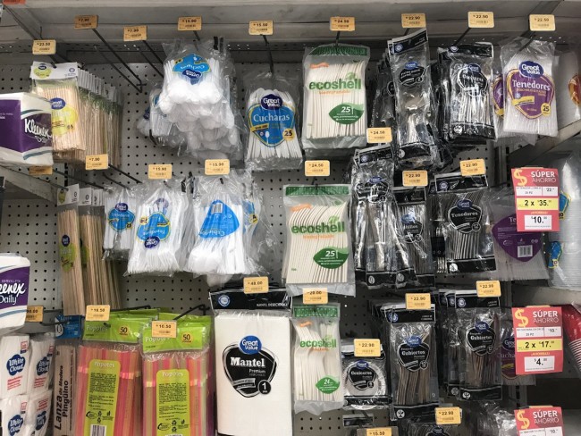 Photo shows disposable plastic itemsat a local market in Mexico City. Mexico City lawmakers have passed a ban on such items, including non-biodegradable plastic bags, straws, cutlery, cups and coffee capsules. The ban is set to come into force in December 2020 or January 2021. [Photo: China Plus]