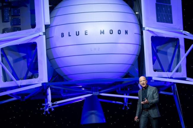 Jeff Bezos announces Blue Moon, a lunar landing vehicle for the Moon, during a Blue Origin event in Washington, DC, May 9, 2019. [Photo: AFP]