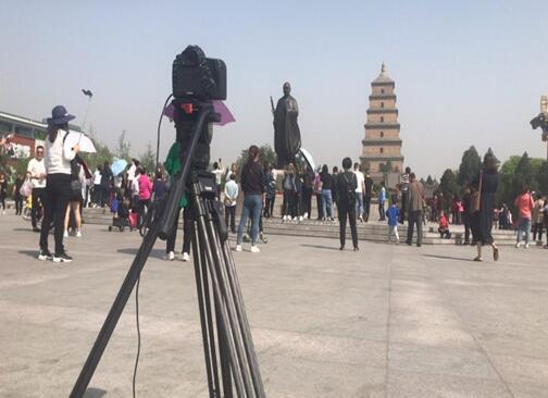 A camera crew of China Media Group is Xi’an, Shannxi province, for documentary shooting. [Photo: CCTV]