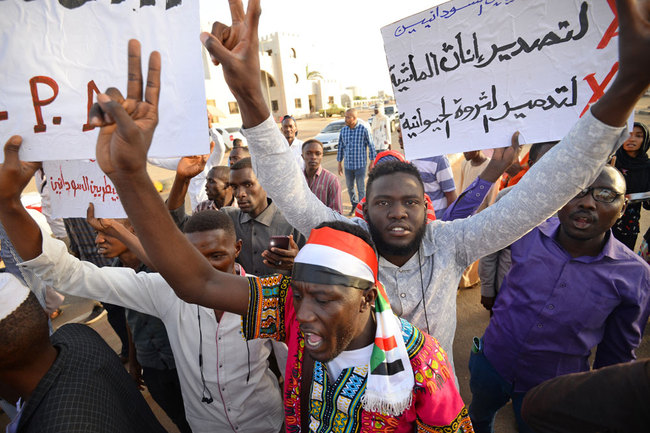 Sudanese protesters chant slogans and wave placards during a demonstration in Khartoum on May 14, 2019. [Photo: AFP/Mohamed El-Shahed]