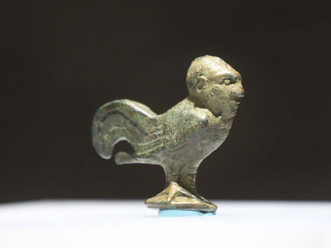 A bronze with a human head and roster body that dates back to the first century A.D. [Photo: IC]