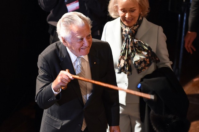 Former Australian Prime Minister Bob Hawke (L) gestures to the audience at the launch of the Labor Party's election campaign in Sydney, June 19, 2016. [Photo: AFP: William West]