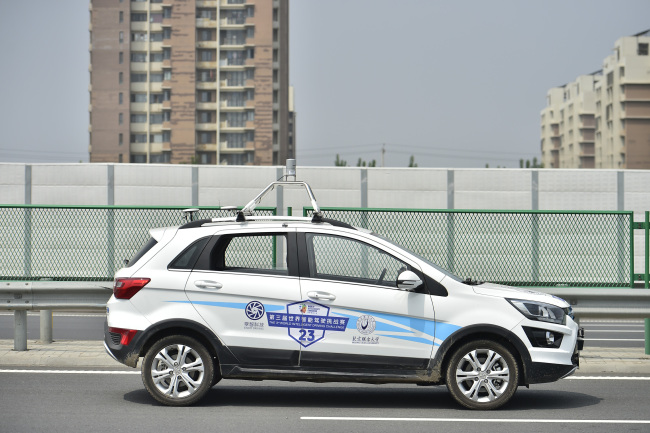 A self-driving vehicle runs on the road during the 3rd World Intelligent Driving Challenge, in Tianjin, May 17, 2019. [File Photo: IC]