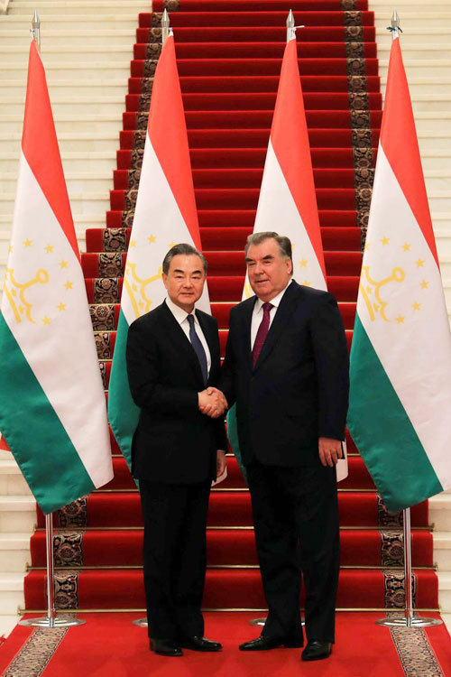 Tajikistan's President Emomali Rahmon (R) meets with Chinese State Councilor and Foreign Minister Wang Yi in Dushanbe on Monday, May 20, 2019. [Photo: fmprc.gov.cn]