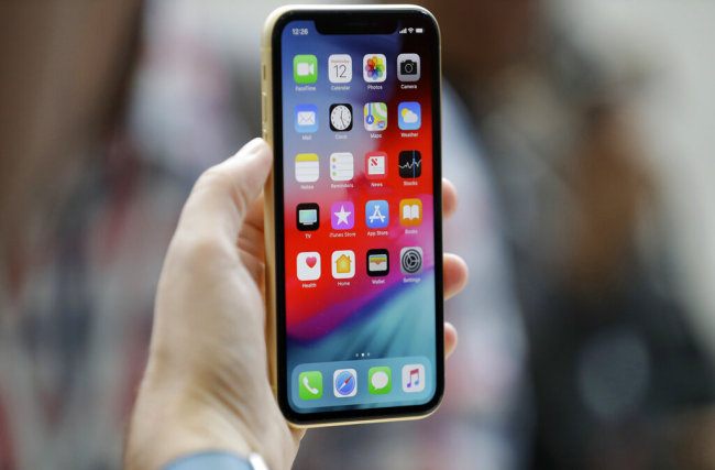  This Sept. 12, 2018, file photo shows an Apple iPhone XR on display at the Steve Jobs Theater after an event to announce new products, in Cupertino, Calif. A Chinese national in Oregon sent hundreds of supposedly broken iPhones to Apple over two years, and got replacements under warranty of almost 1,500 devices. [Photo: AP]