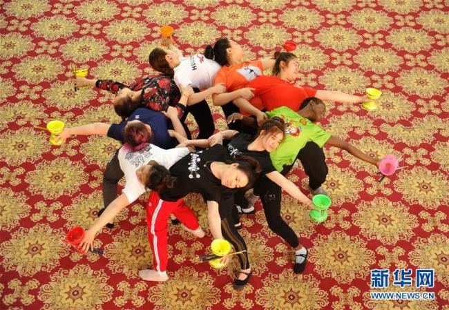 Overseas students practice acrobatics at the Wuqiao Acrobatic Art School in Cangzhou, Hebei Province, on Monday, May 20, 2019. [Photo: Xinhua]