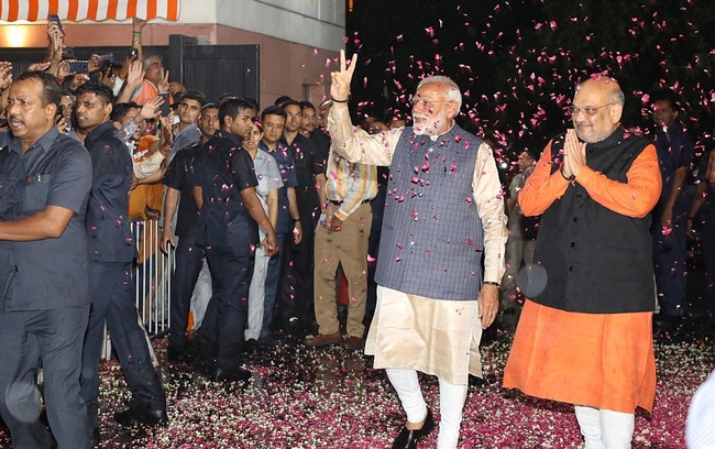 Narendra Modi(L) gestures a victory sign in New Delhi, India, 23 May 2019. [File Photo: IC]