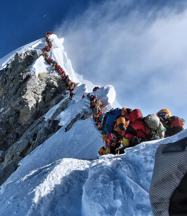 Photo taken on May 22, 2019 and released by @nimsdai Project Possible shows heavy traffic lining to summit Mt. Qomolangma. [File Photo: AFP]