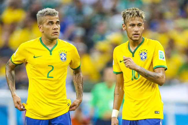 Dani Alves (Left) and his Paris Saint-Germain teammate Neymar [Photo: IC]