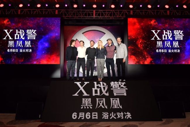 Dark Phoenix Director Simon Kingberg (right) led his cast of superheroes to China, doing promotions for 'X-Men: Dark Phoenix' in Beijing on May 29, 2019.[Photo provided to China Plus]