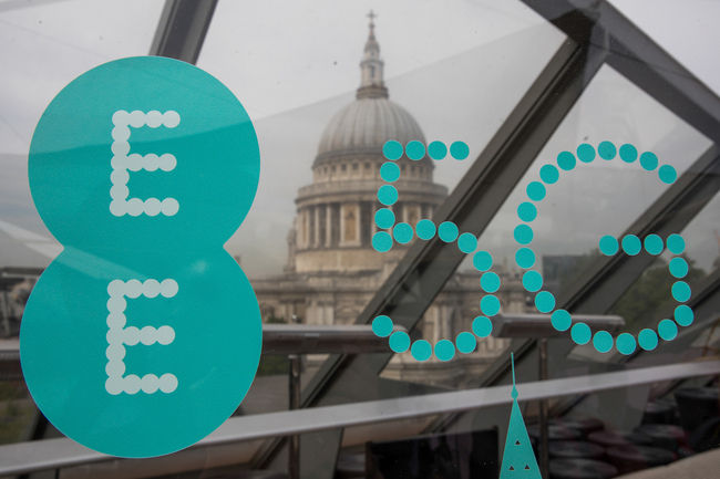 A 5G sign sits on a display in view of St Paul's Cathedral following a news conference announcing the rollout of BT Group Plc's EE 5G network in London, U.K., on Wednesday, May 22, 2019. [Photo: VCG]