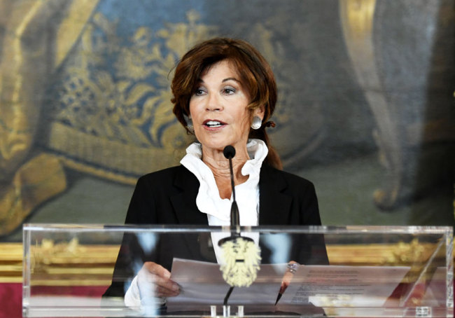 Brigitte Bierlein, president of the Austrian constitutional court, speaks to the media during a press conference with Austrian President Alexander van der Bellen at the Hofburg Palace in Vienna, Austria, 30 May 2019. [Photo: IC]