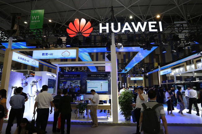 People visit the stand of Huawei during the China International Big Data Industry Expo 2019 in Guiyang city, southwest China's Guizhou province, 27 May 2019. [Photo: IC]