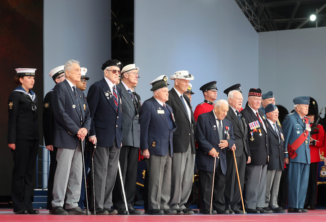 Veterans take part in an event to commemorate the 75th anniversary of the D-Day landings, in Portsmouth, southern England, on June 5, 2019. [Photo: Pool/AFP/Chris Jackson]