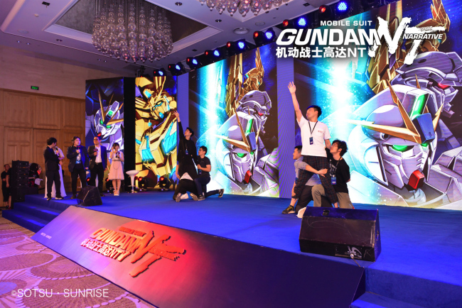 Gundam fans in China imitate the classic movements of "Mobile Suit Gundam Narrative" at an event on Tuesday, June 11, 2019 to celebrate the collaboration between film and entertainment companies in China and Japan.[Photo: China Plus]