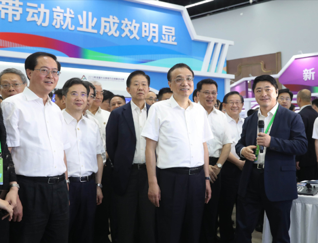 Chinese Premier Li Keqiang visits an exhibition in Hangzhou, Zhejiang Province on mass entrepreneurship and innovation on Thursday, June 13, 2019. [Photo: gov.cn]