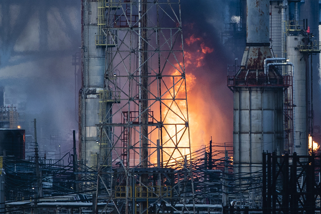 Flames and smoke emerge from the Philadelphia Energy Solutions Refining Complex in Philadelphia, Friday, June 21, 2019. [Photo: IC/AP/Matt Rourke]