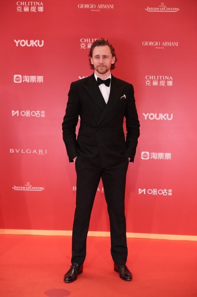 English actor and film producer Tom Hiddleston arrives on the red carpet for the closing ceremony of the 22nd Shanghai International Film Festival (SIFF 2019), June 23, 2019. [Photo: IC]