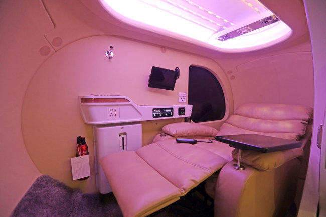 The interior space of a hotel-like capsule at Terminal 3 at Hangzhou Xiaoshan International Airport on June 23, 2019. [Photo: IC]