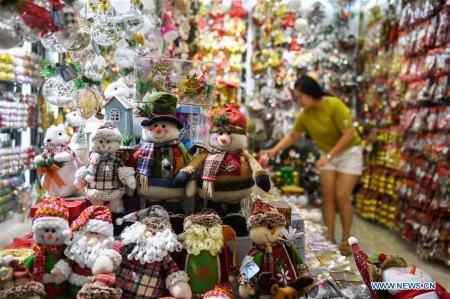 Christmas commoditiesare seen at a booth(摊位 tānwèi) of the Yiwu International Trade City in Yiwu, east China's Zhejiang Province, June 26, 2019. [Photo: Xinhua]