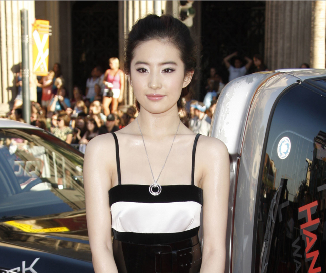 Actress Yifei Liu arrives at the "Hancock" premiere in Los Angeles on June 30, 2008. Walt Disney Studios has cast the Chinese actress as the title character Mulan in the live-action epic from director Niki Caro. [Photo: IC]