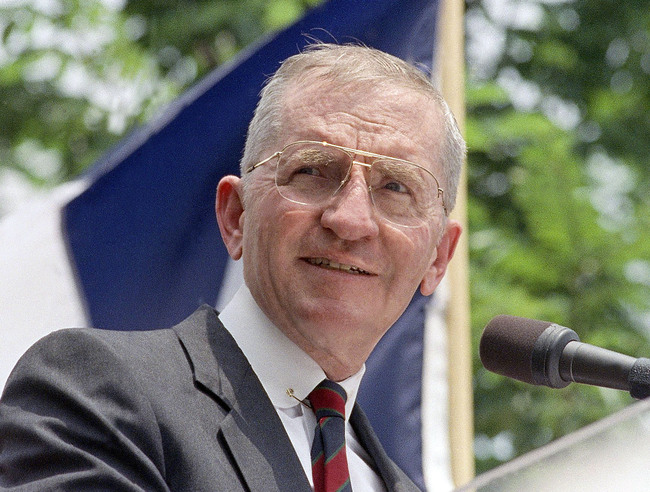 H. Ross Perot speaks at a rally in Austin, Texas, in this 1992 file photo. [File Photo: IC/AP]<br>