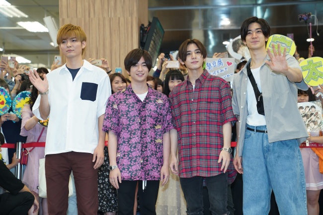 Members of Japanese boy band Hey! Say! JUMP greet fans after arriving at Taipei, Taiwan, on June 14, 2019. [Photo: VCG]