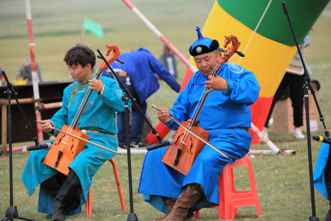 People perform to celebrate the 70th anniversary of the founding of the People's Republic of China in Xinjiang Uygur Autonomous Region on July 10, 2019. [File photo: IC]