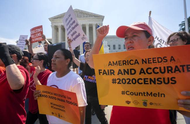 Demonstrators gather at the Supreme Court as the justices finish the term with key decisions on gerrymandering and a census case involving an attempt by the Trump administration to ask everyone about their citizenship status in the 2020 census, on Capitol Hill in Washington on June 27, 2019. [Photo: IC]