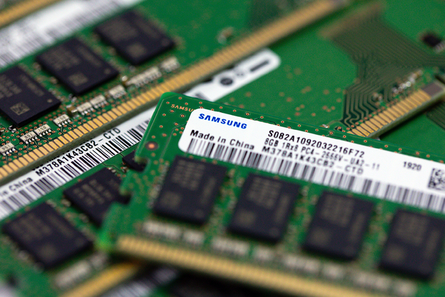 Samsung Electronics Co. 8GB Double-Data-Rate (DDR) 4 memory modules are arranged for a photograph in Seoul, South Korea, on Tuesday, July 9, 2019. [Photo: VCG/Getty Images/Bloomberg]