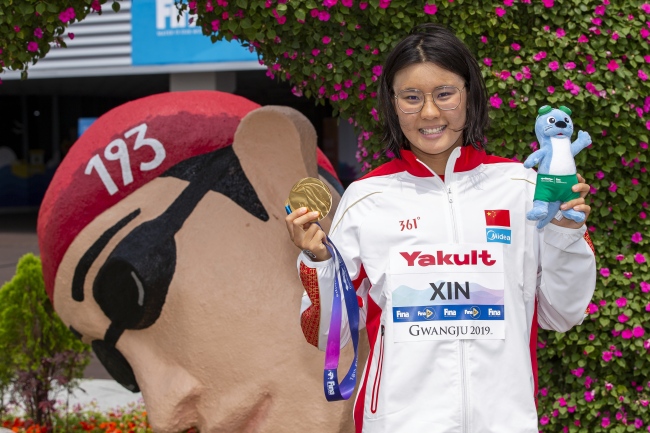 Xin Xin of China poses with her Gold medal after winning in the Womens 10km Open Water Swimming at the Gwangju 2019 Fina World Championships in Yeosu, South Korea, 14 July 2019. [Photo: EPA/PATRICK B. KRAEMER/IC]