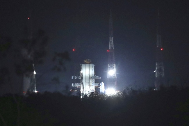 Indian Space Research Organization (ISRO)'s Geosynchronous Satellite launch Vehicle (GSLV) MkIII carrying Chandrayaan-2 stands at Satish Dhawan Space Center after the mission was aborted at Sriharikota in southern India, Monday, July 15, 2019. [Photo: IC]