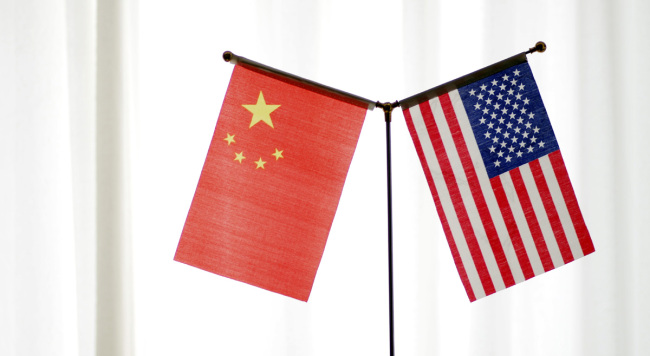 National flags of China and the United States. [File photo: IC]